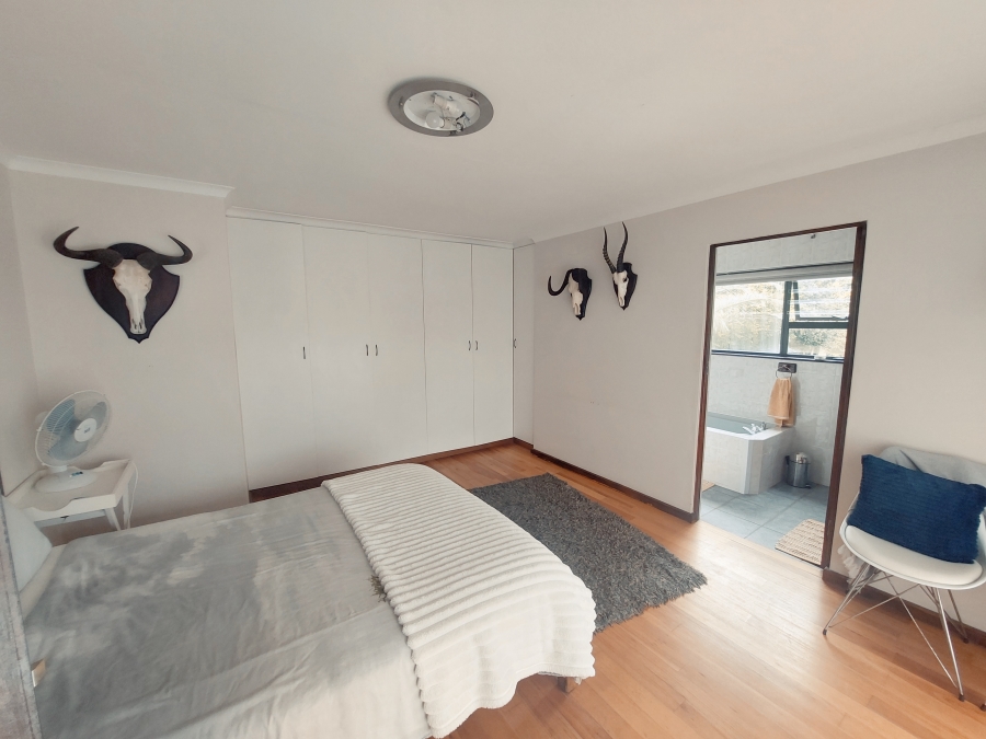 5 Bedroom Property for Sale in Denver Park Western Cape